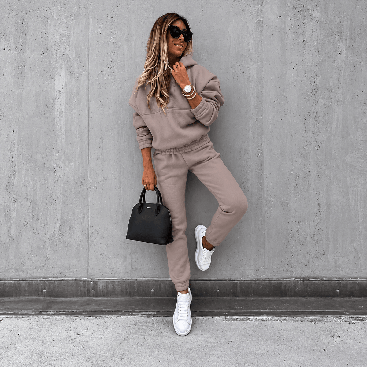 Livia - Women's Oversized Hooded Sweatshirt and Jogger Set